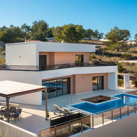 Goldene Ananas Villa *